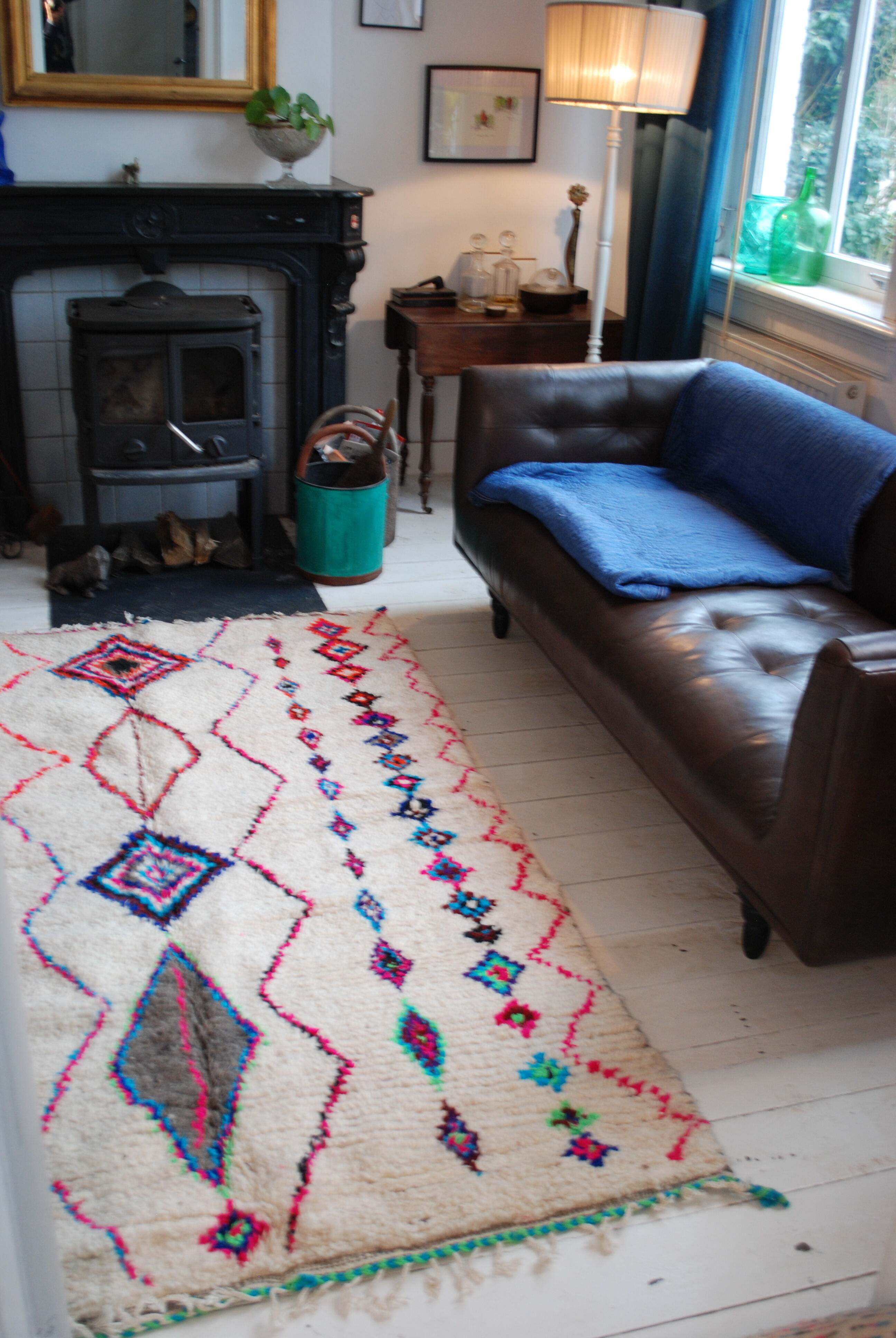 Berber vintage rug 100% wool, handcrafted. free shipping in europe. unique! 250x145cm