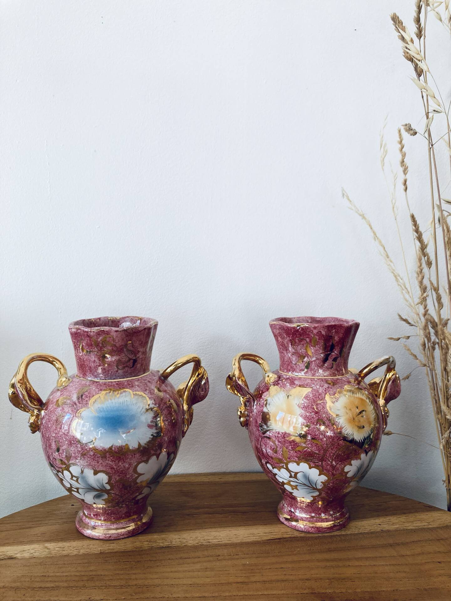 2 vases with floral designs in ceramic and gold embellishments, Mica Italy.