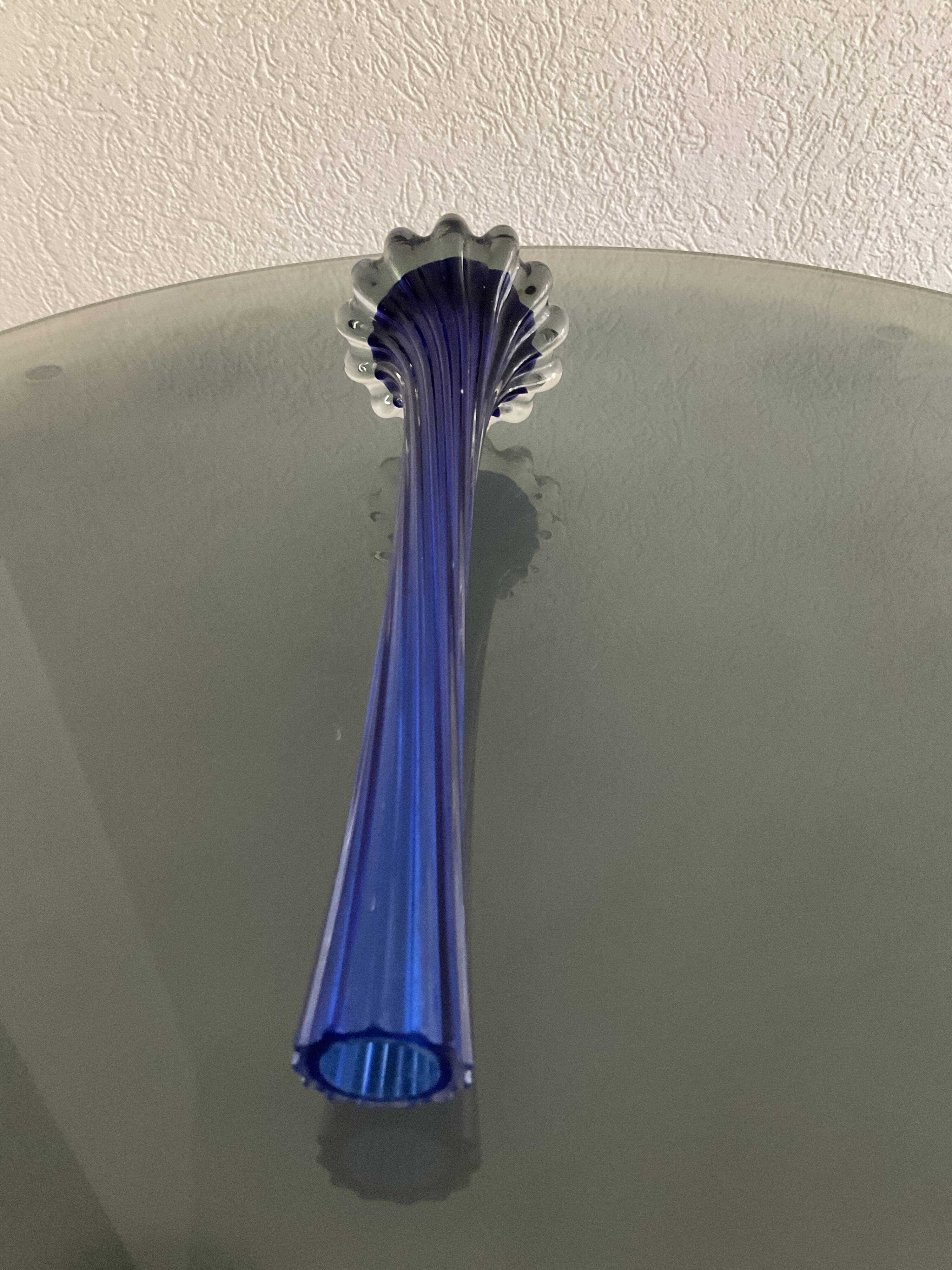 Twisted single-stem vase