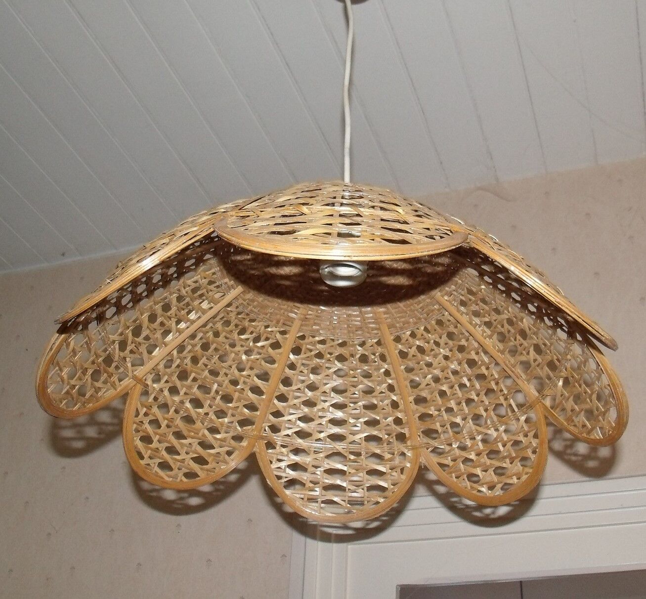 Suspension in wicker and rattan