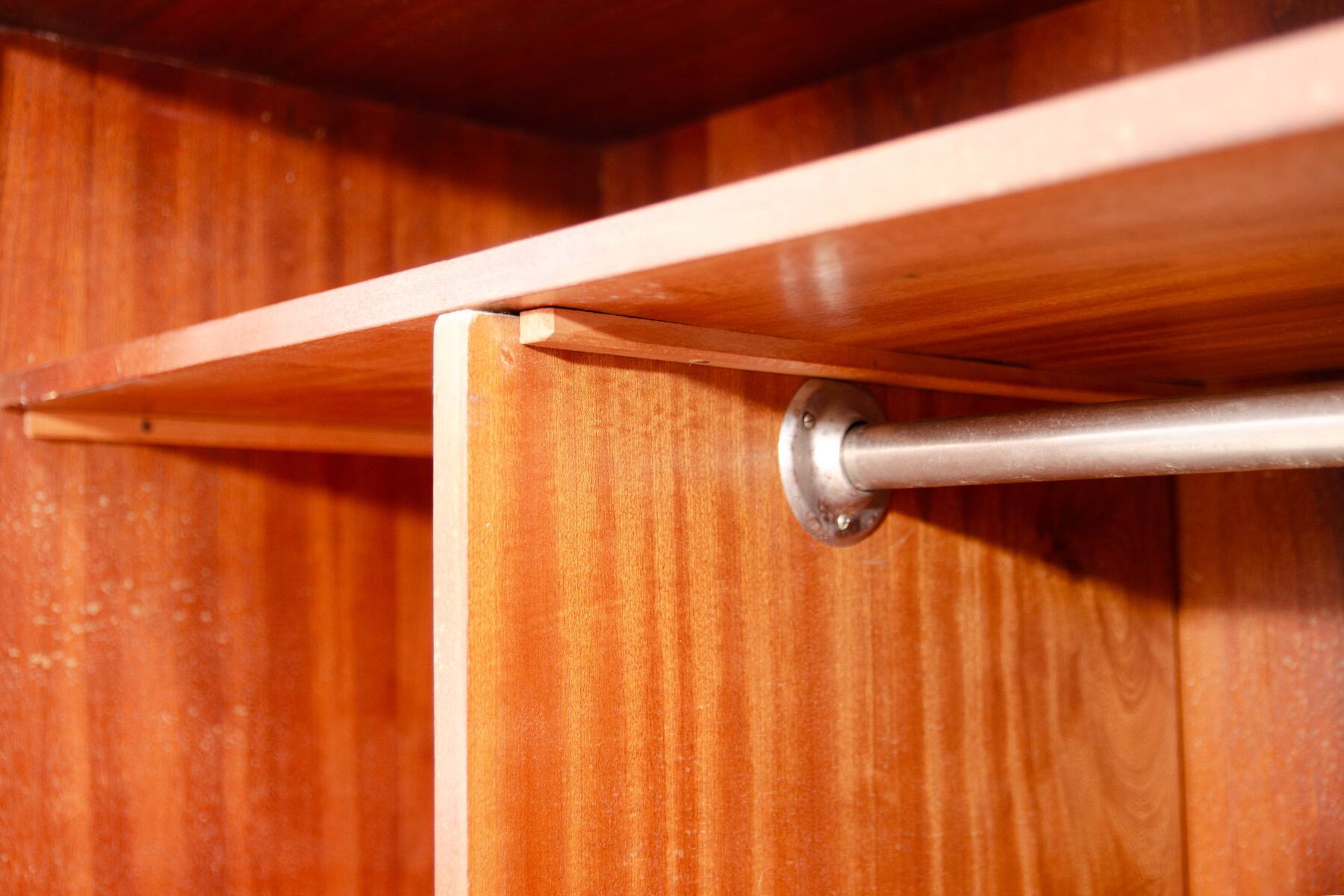 Armoire Bauhaus, années 1930, Tchécoslovaquie