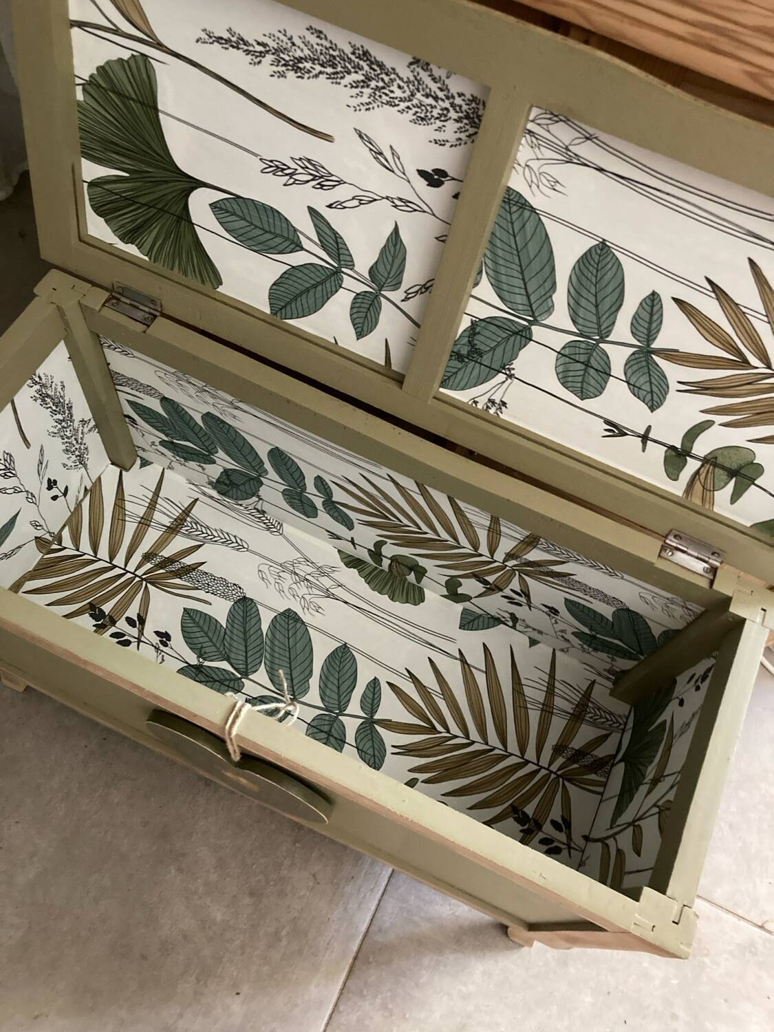 Vintage khaki chest and its removable Slavic heart