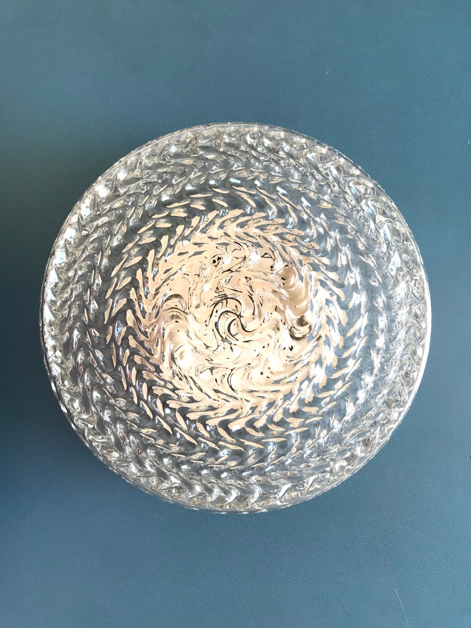 Round ceiling light in molded glass