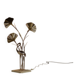 Grand lampadaire en laiton en forme de flamant rose, orné de feuilles de ginkgo sculptées, années 1970