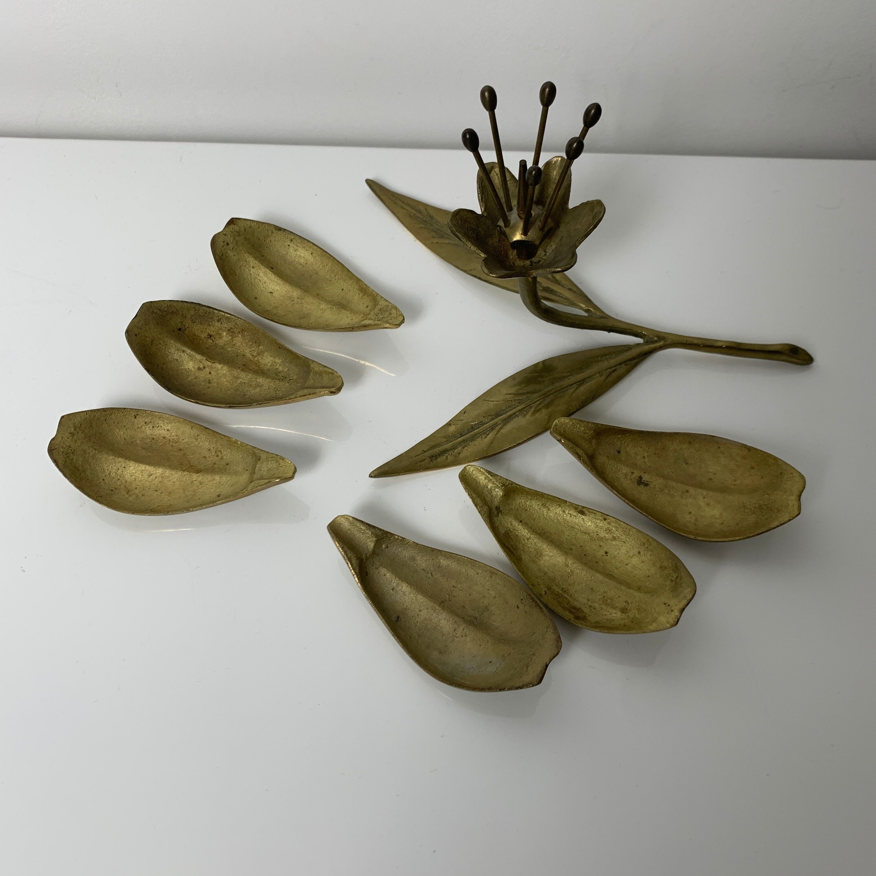 Ashtray flowers on brass stem with 6 removable ashtray petals