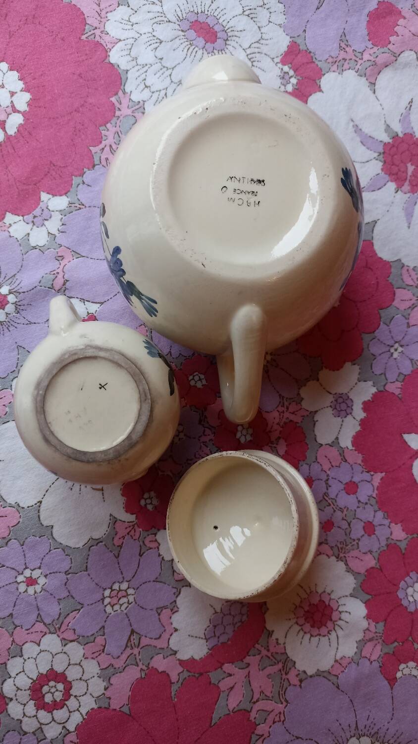 Creil and Montereau Choisy-le-Roi teapot, Antibes model