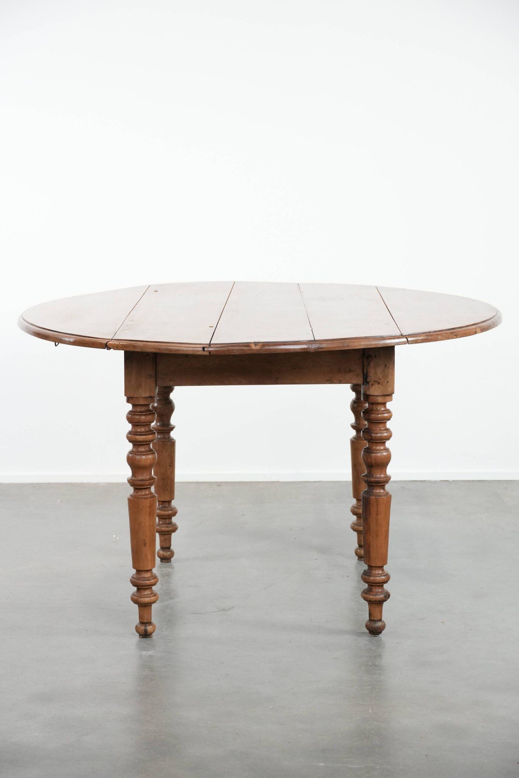 Antique English drop-leaf dining table made of walnut with elegant legs