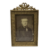 Ancien photo portrait d'homme avec cadre en laiton
