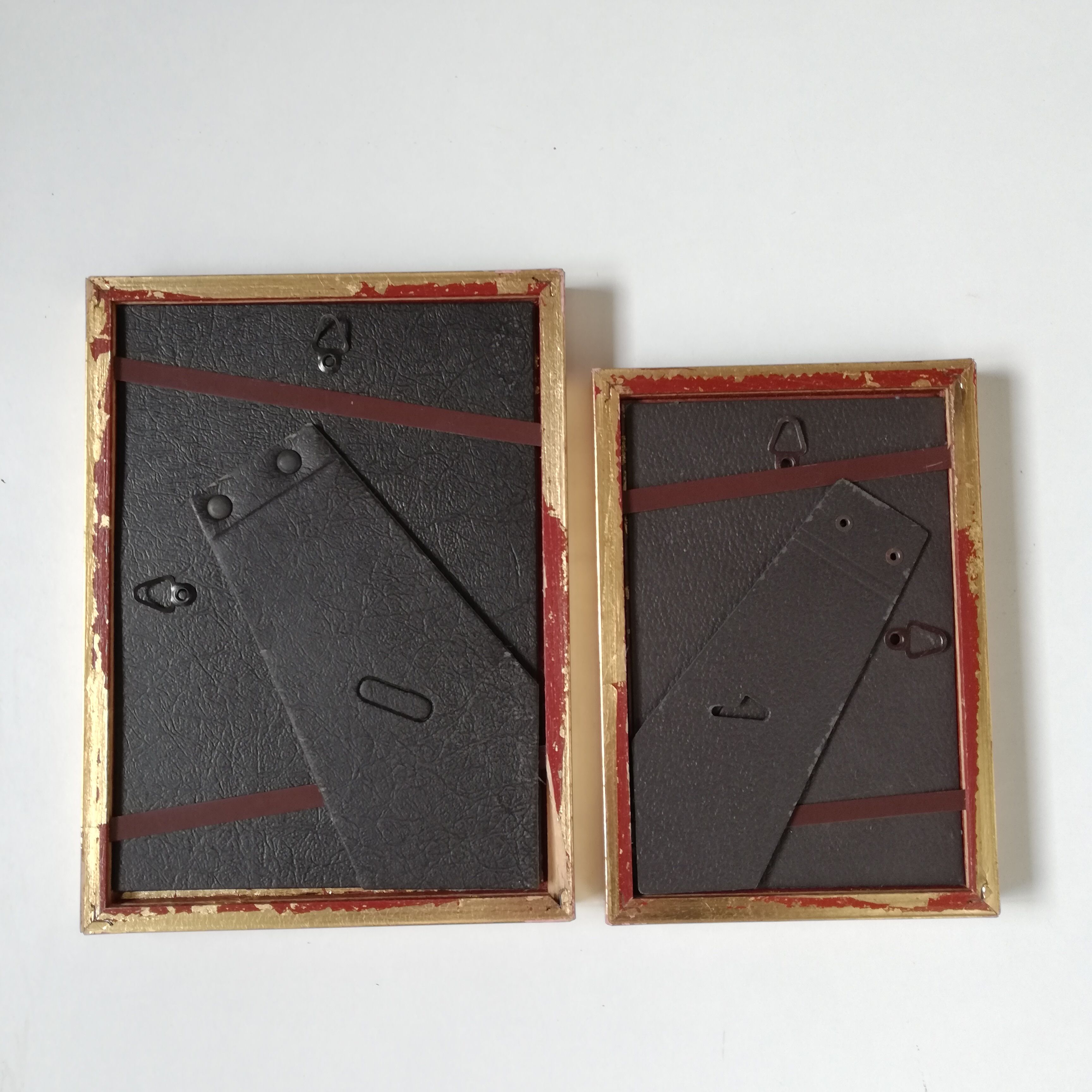 Pair of photo frames under glass, gilded wood