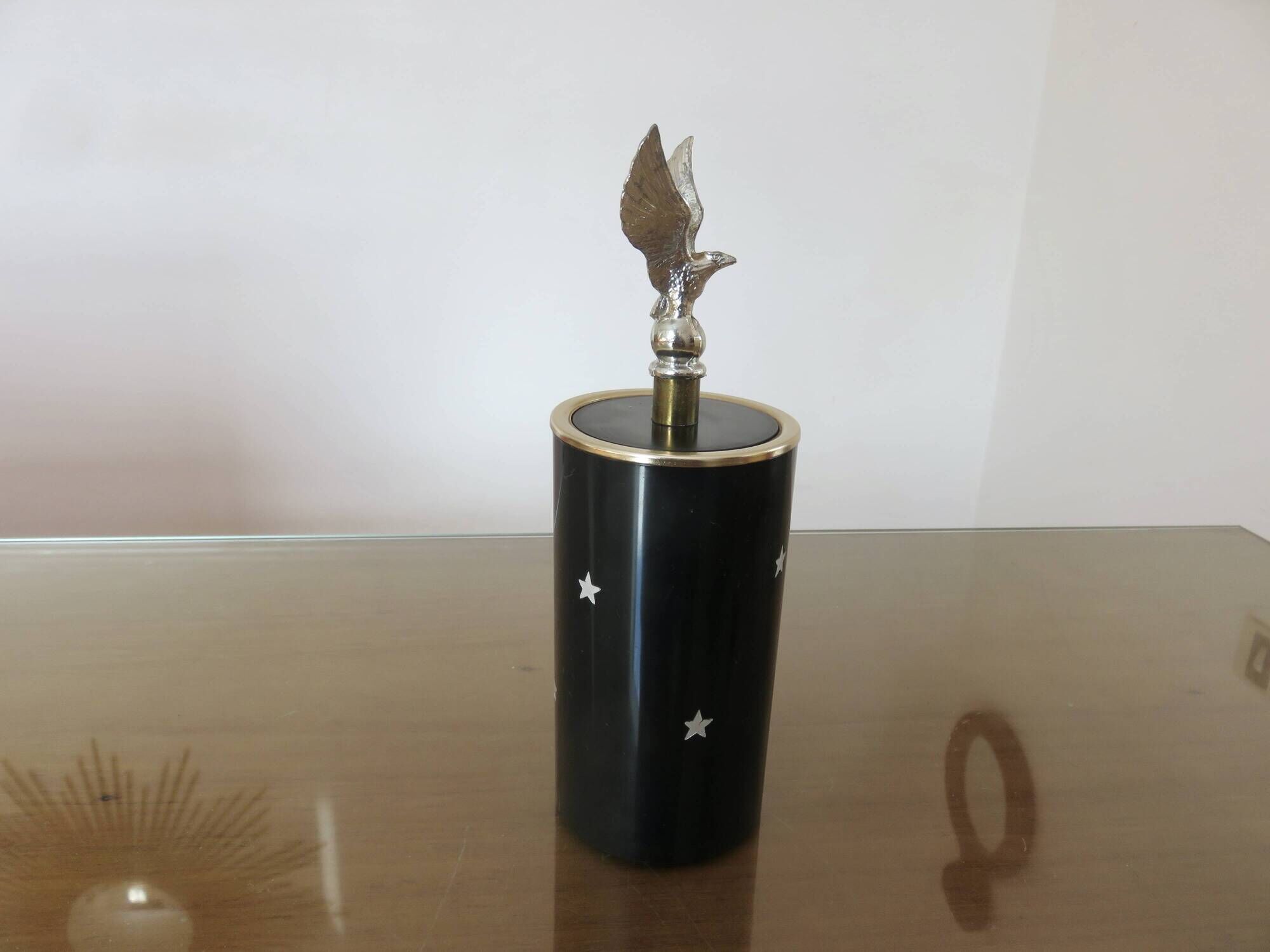 Cigarette dispenser "eagle and stars" from the 60s-70s, vintage.