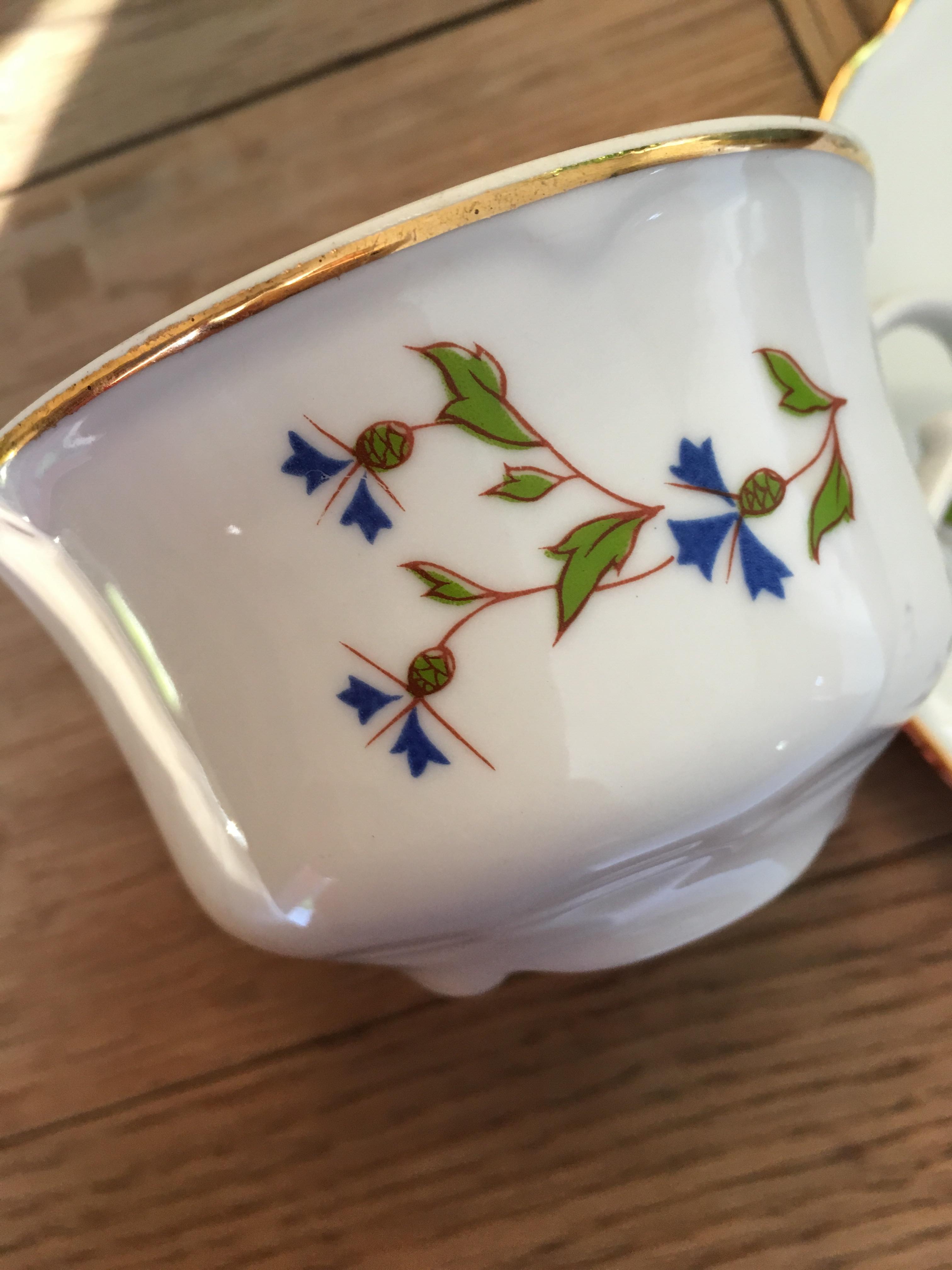 Berry porcelain cup