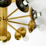 Plafonnier en laiton des années 1960 de style Space Age avec 10 boules en verre par Kaiser.