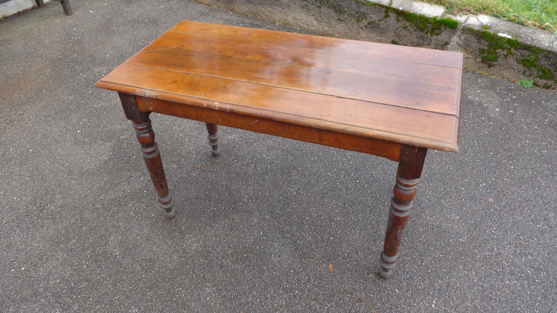 Table Bistro turned legs