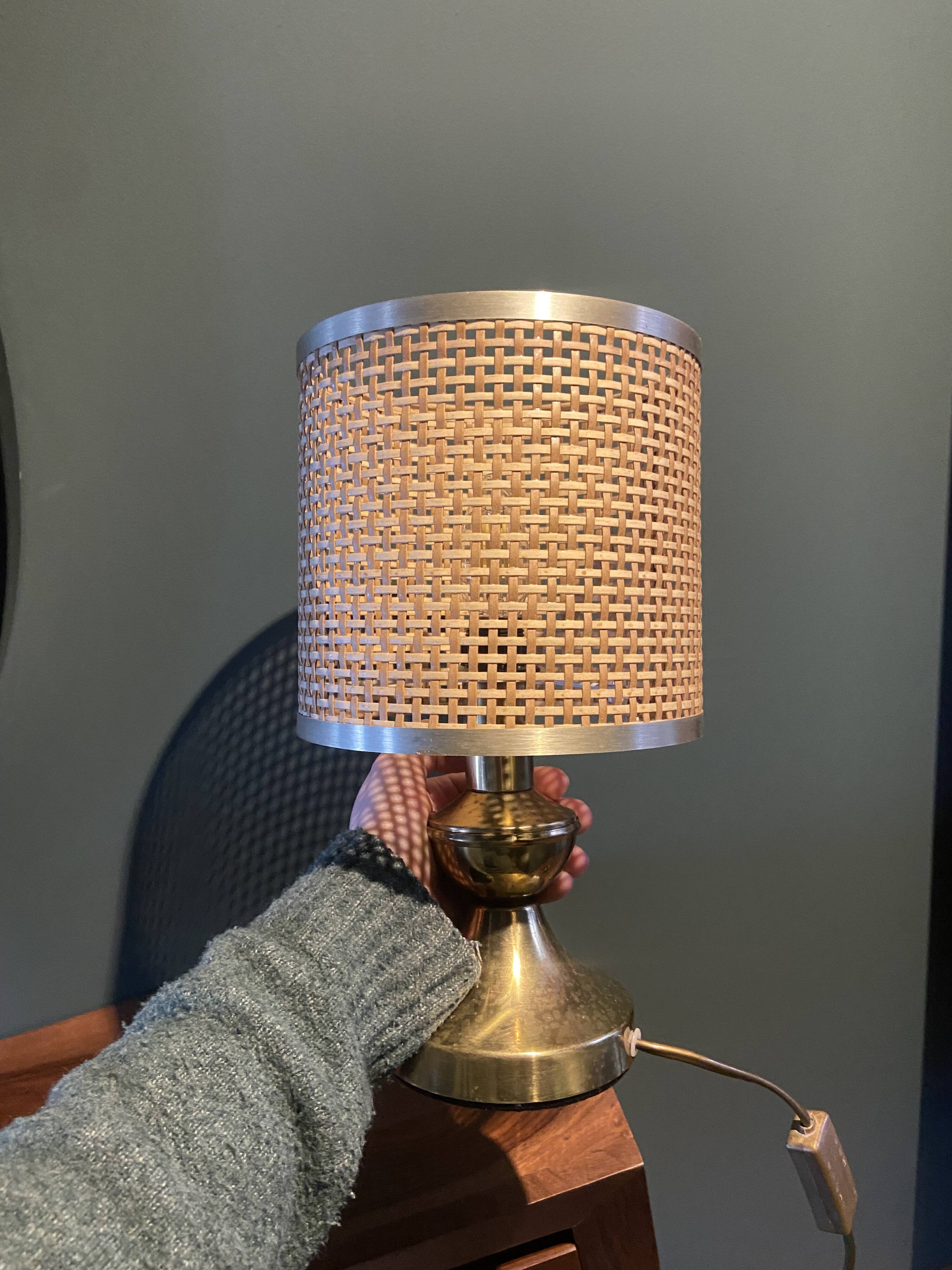 Lampe Mid Century en cannage