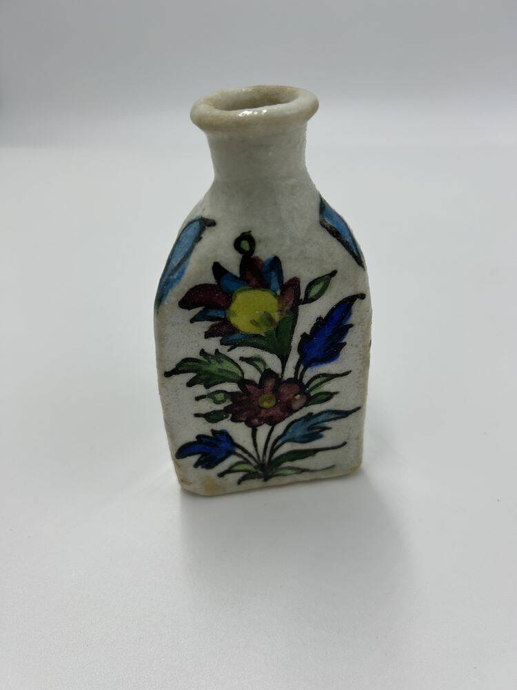 Trilobe enameled earthenware bottle, Persia, Iznik, 19th century
