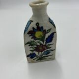 Flacon trilobe en faïence émaillée , Perse , Iznik, 19ème siècle