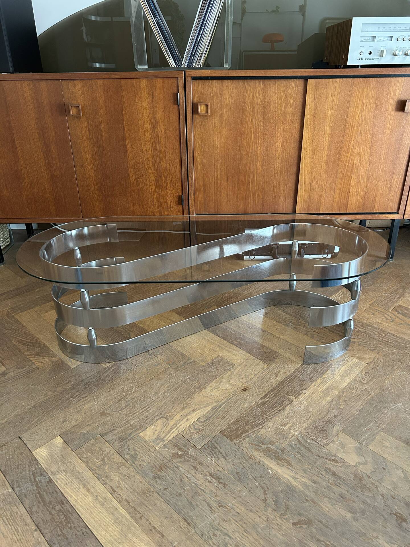 Table basse ovale design années 70 en verre et pieds chromé « S »