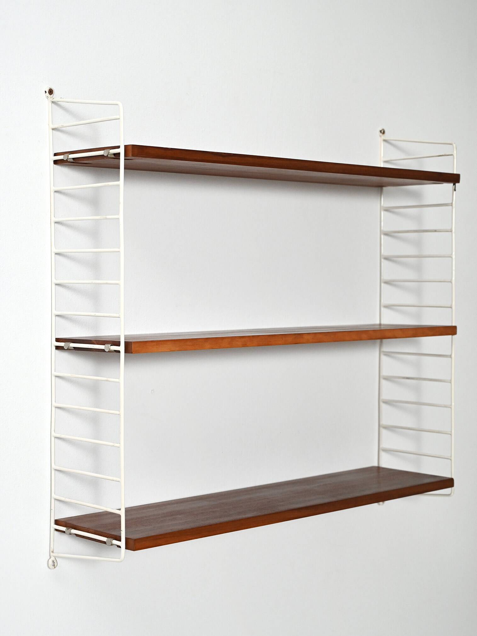 "Hylla" wall shelving system in teak