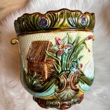 Majolica pot with signs
