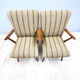 Une paire de chaises vintage avec des rayures