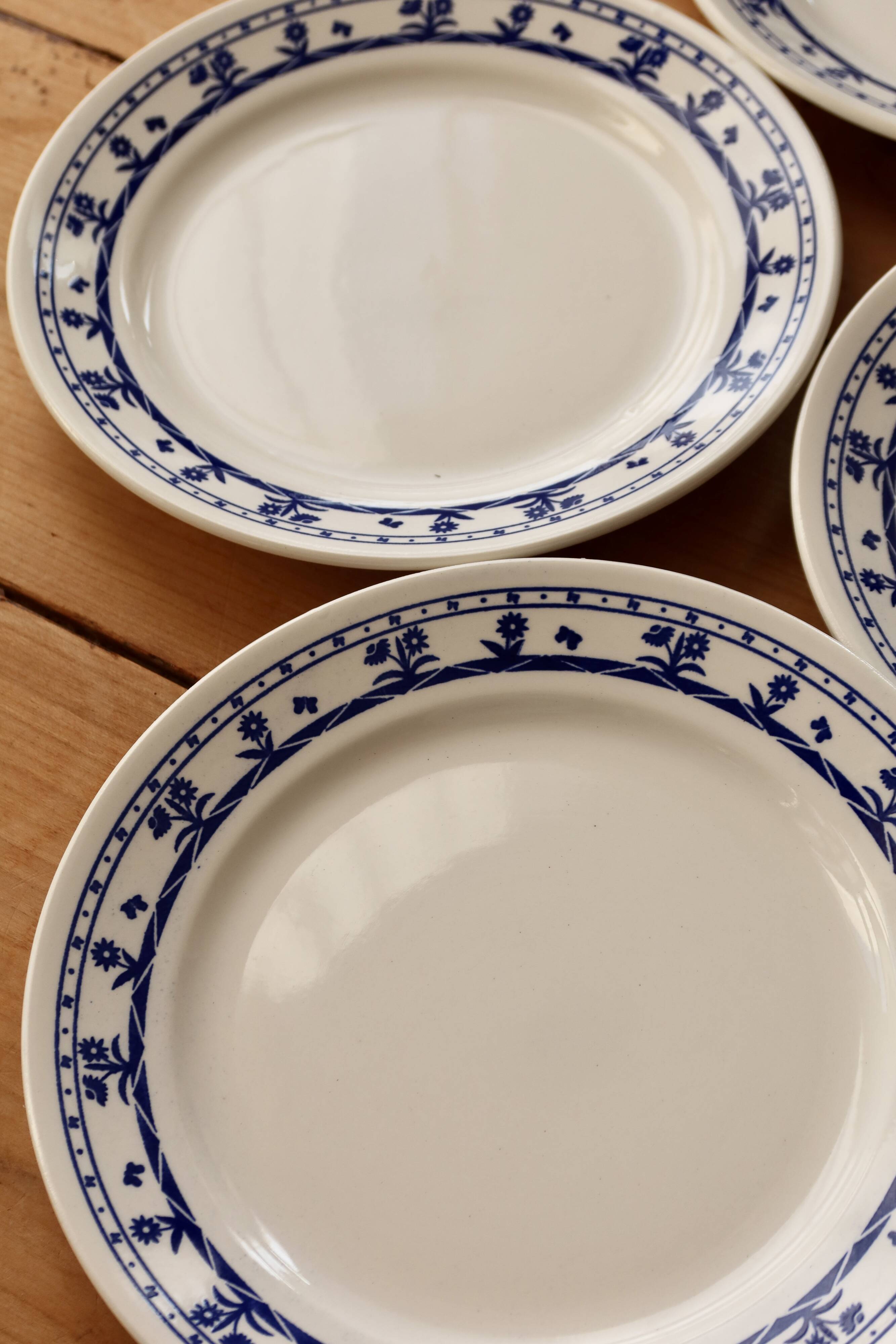 4 assiettes à dessert vintage en faïence motif fleuri