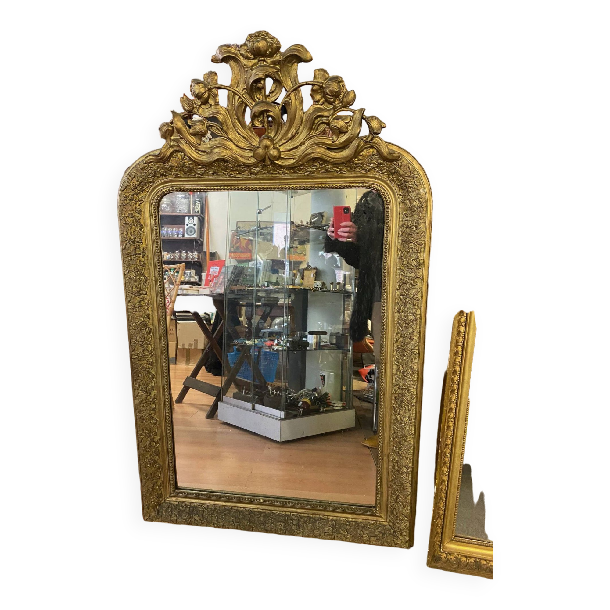 LARGE LOUIS XV STYLE ROCAILLE MIRROR IN GILT STUCCO FORAL DECOR ON PEDAL