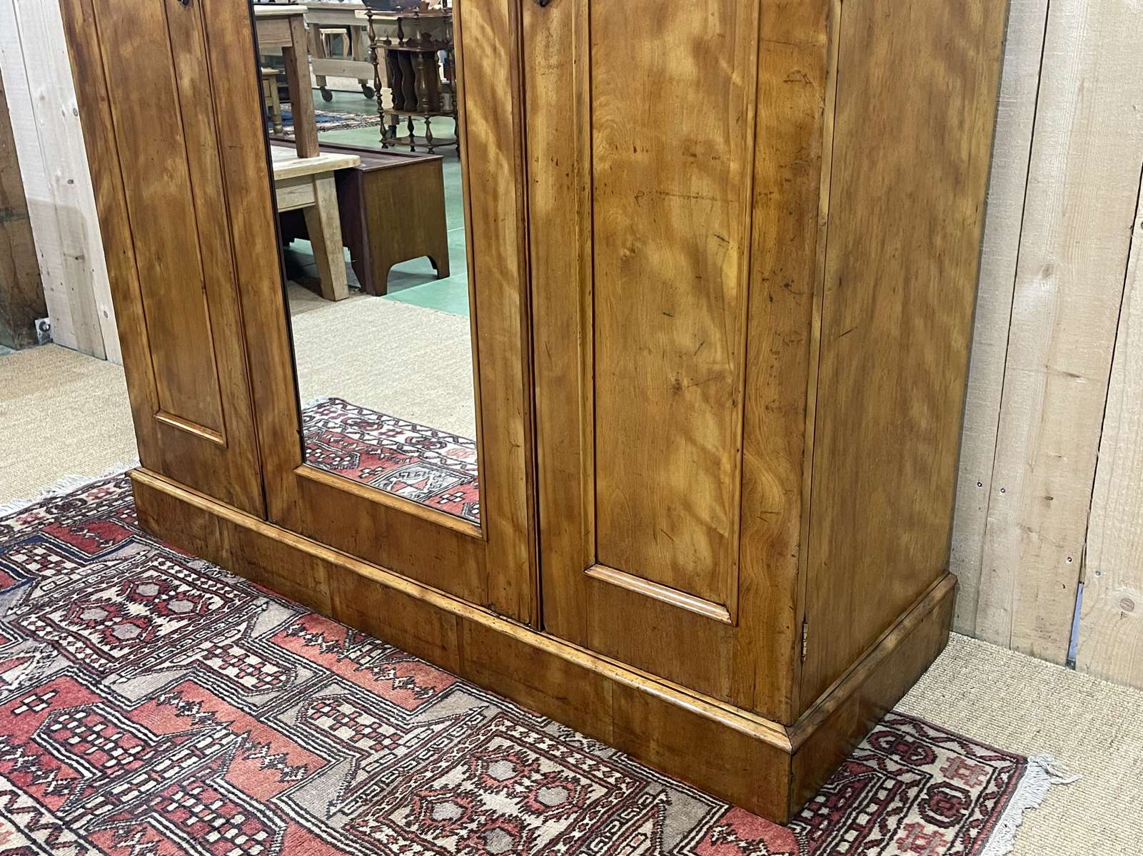19th-century Victorian wardrobe in light mahogany - dismountable