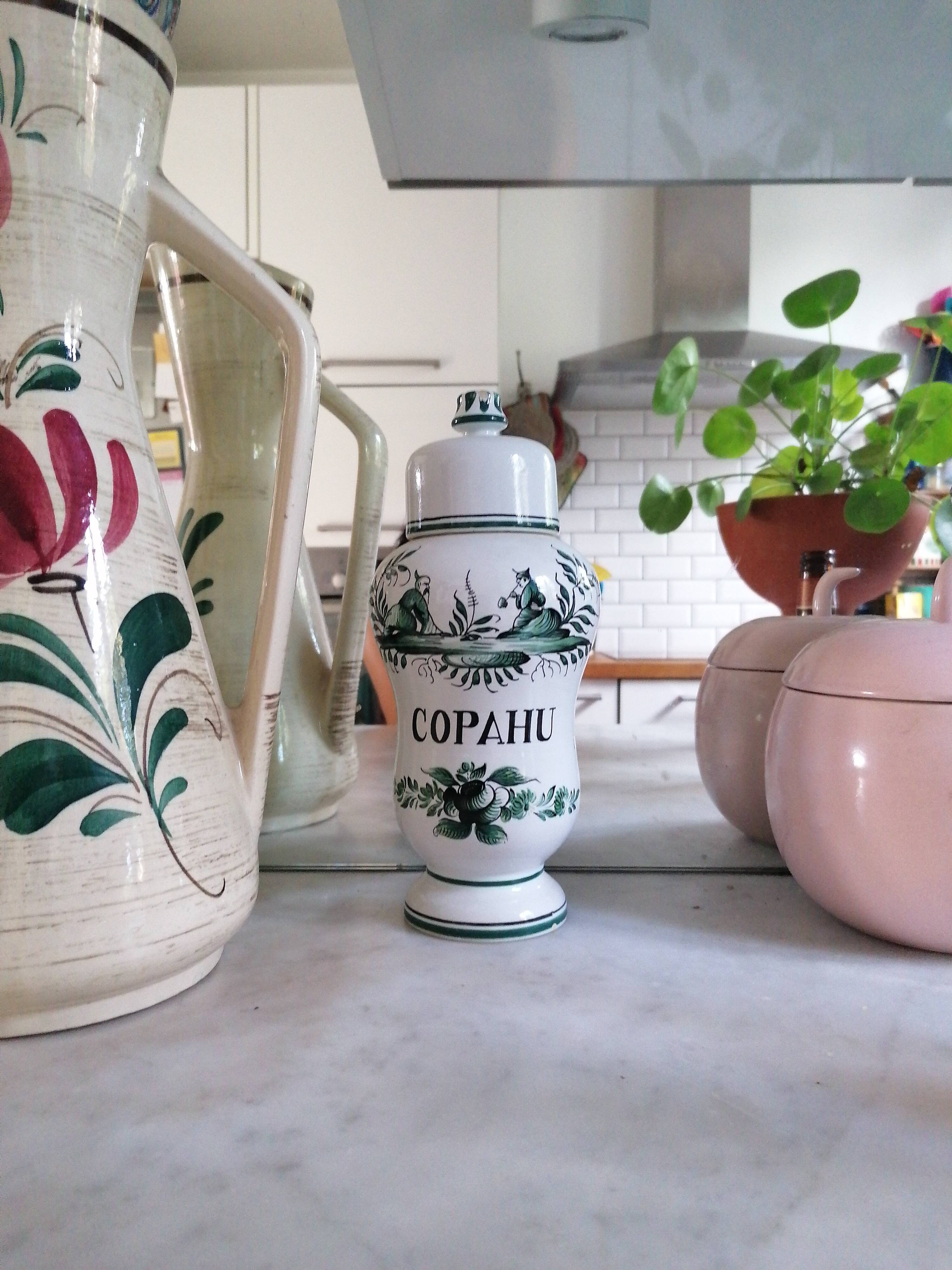 Ceramic pharmacy pot