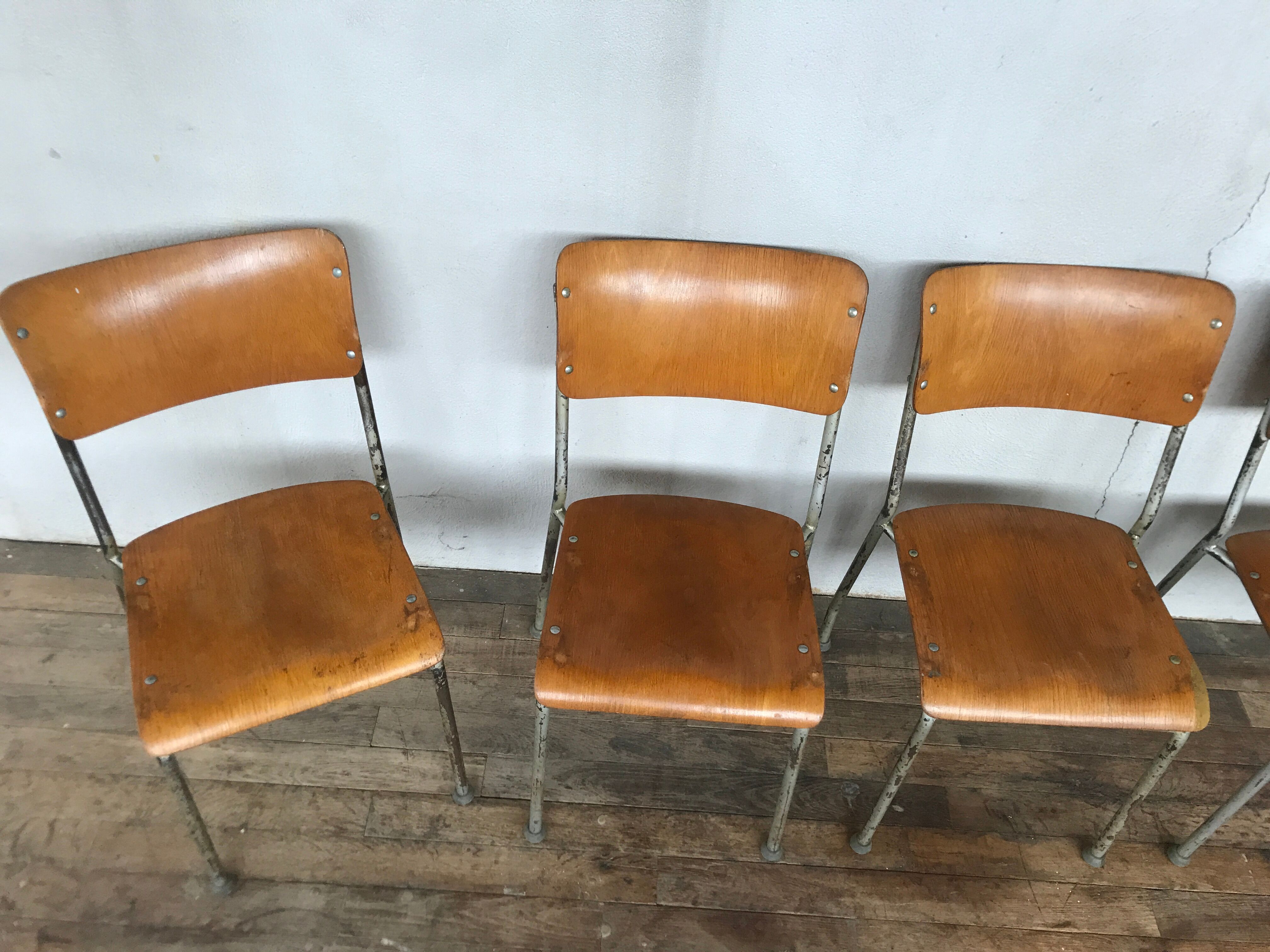 Series of 6 vintage industrial school chairs stackable 1950 thermophorized seating