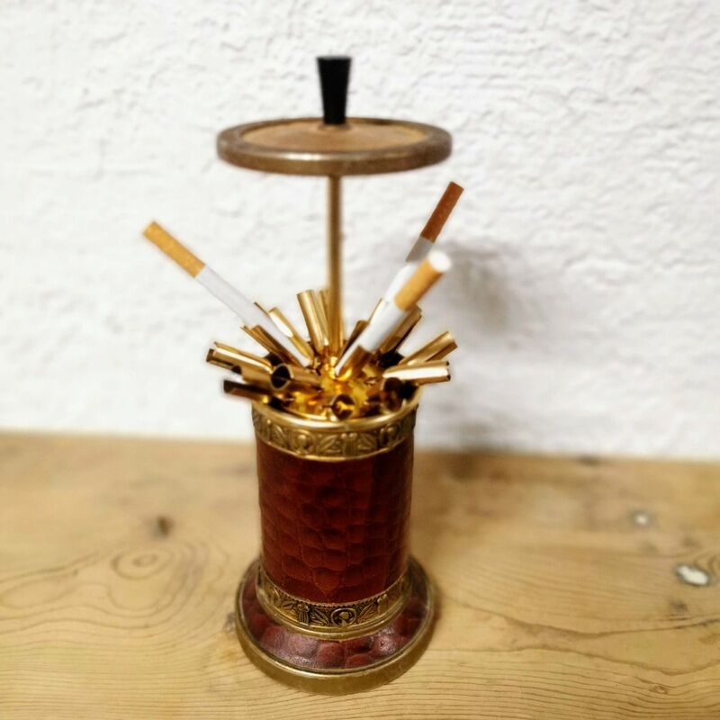 Cigarette dispenser