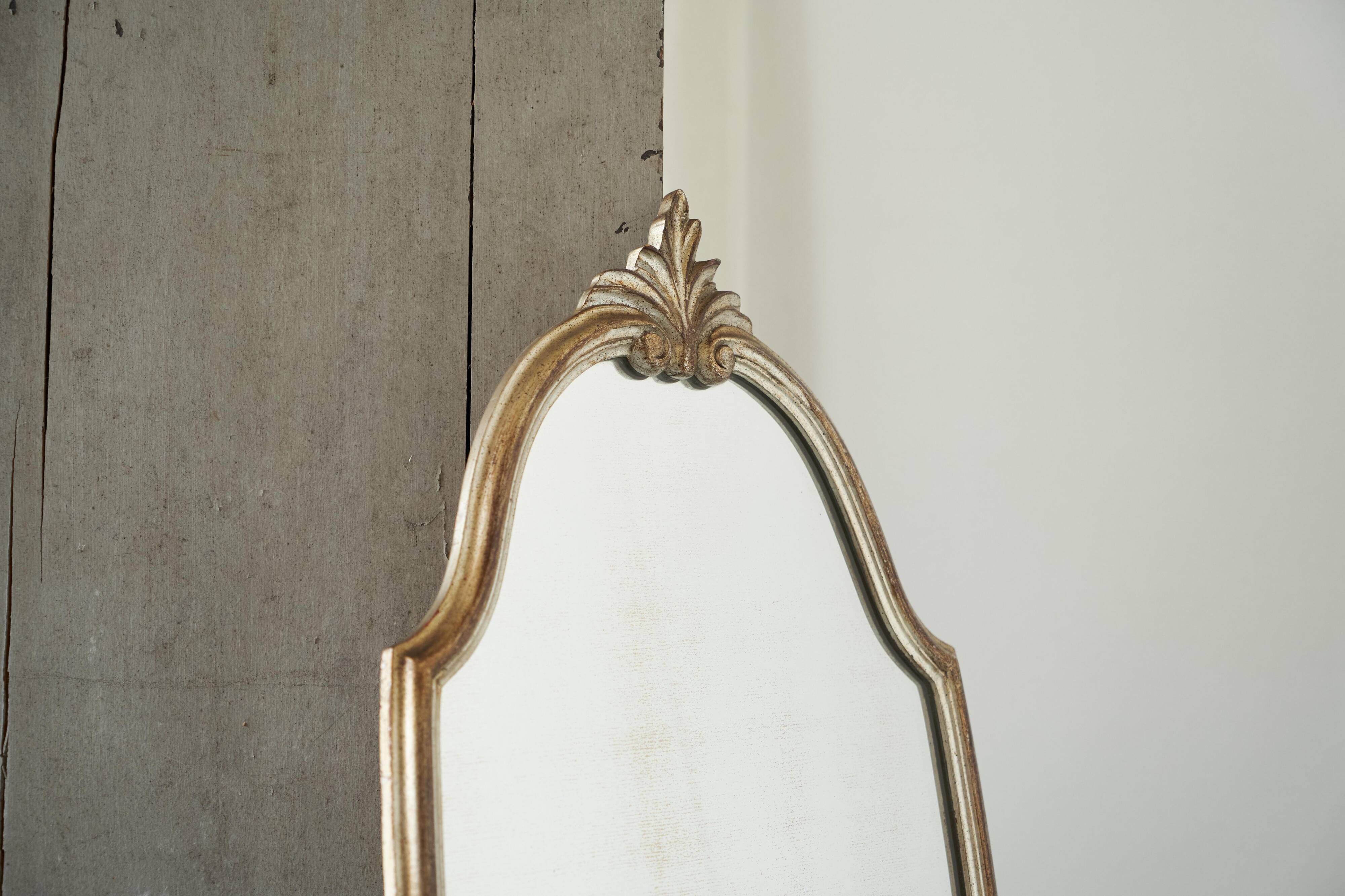 Miroir mural néoclassique en bois milieu du siècle
