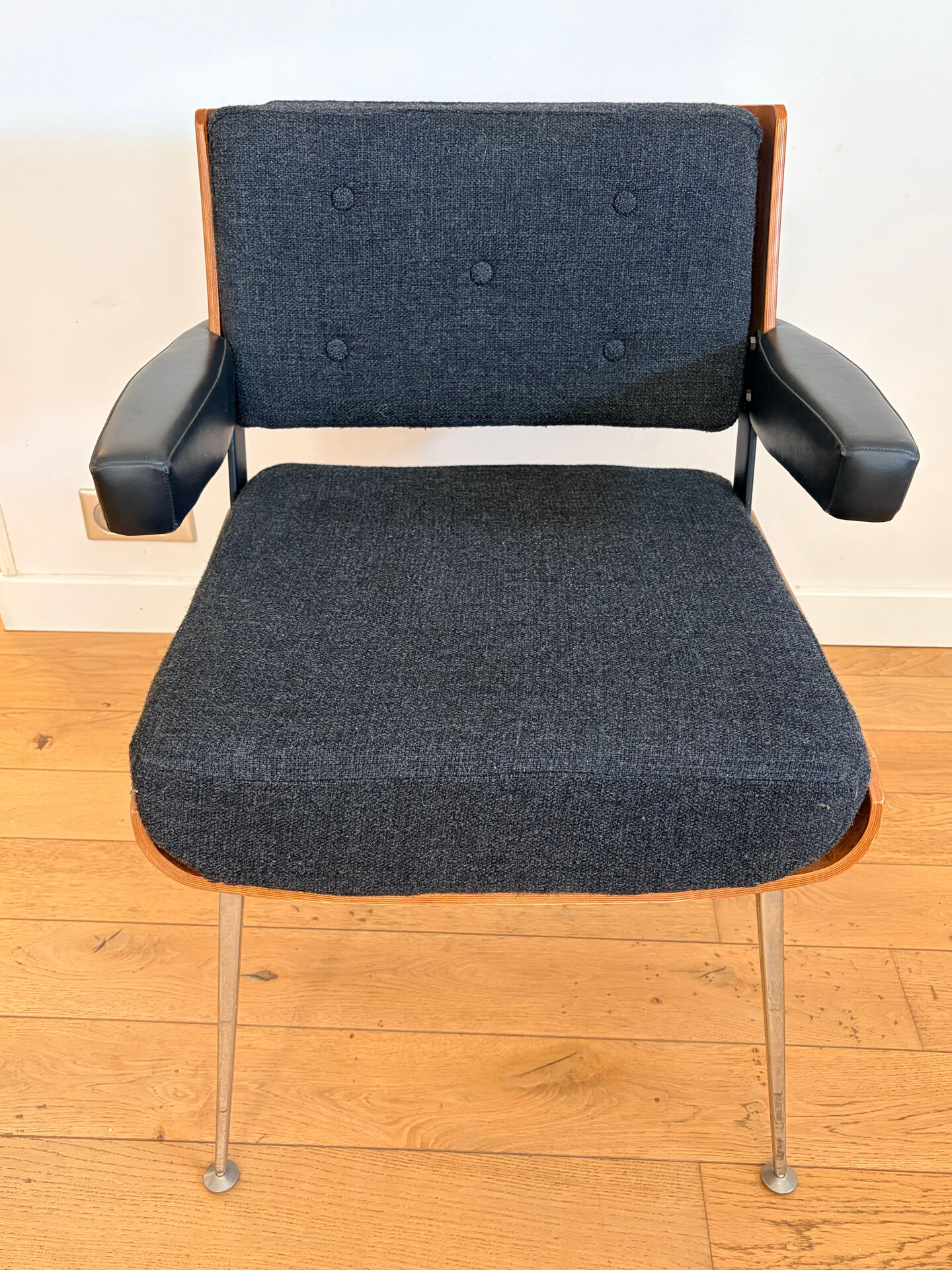 4 armchairs by Alain Richard from the 1970s.