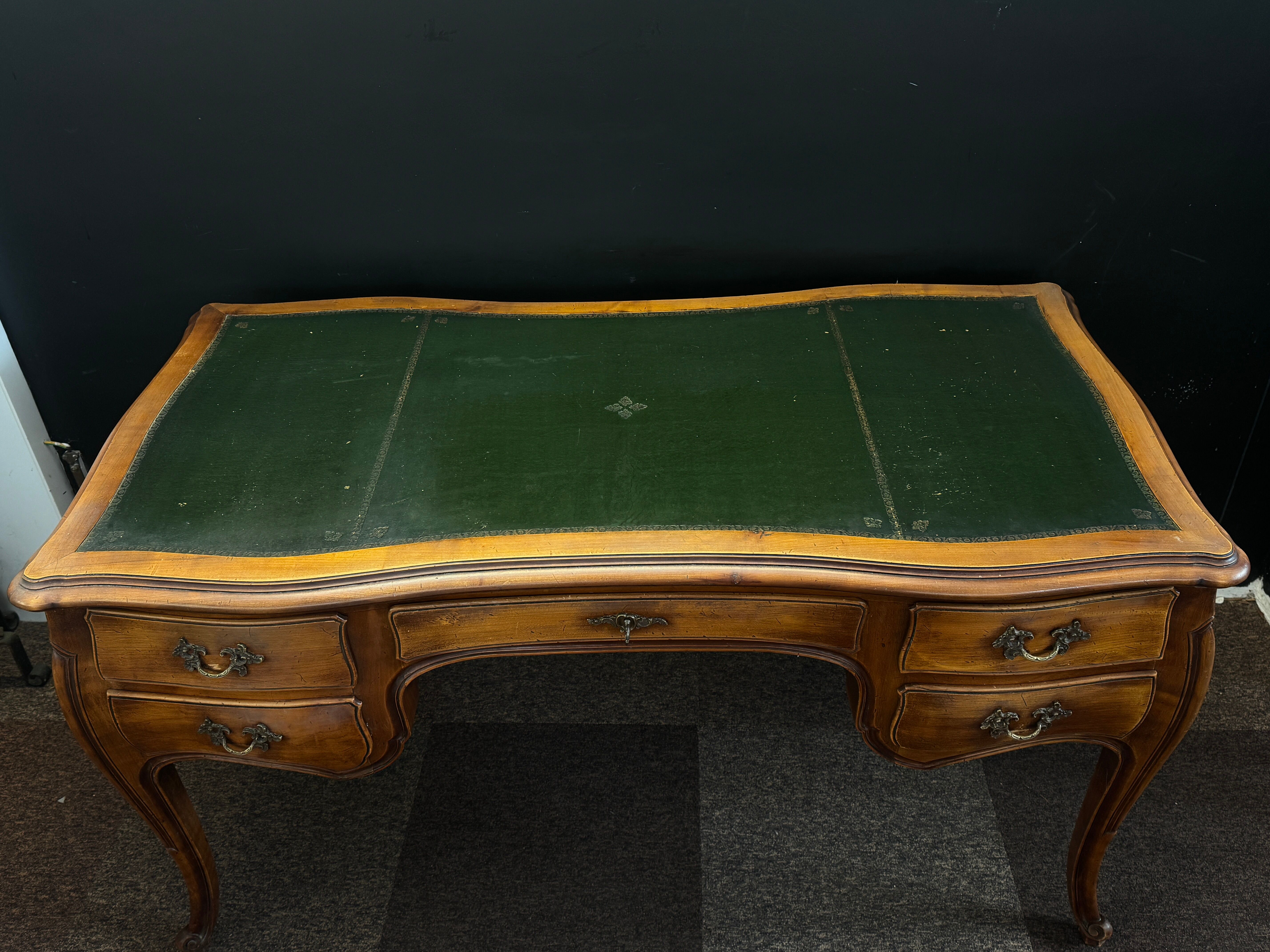 Curved desk in Louis XV style – 5 drawers