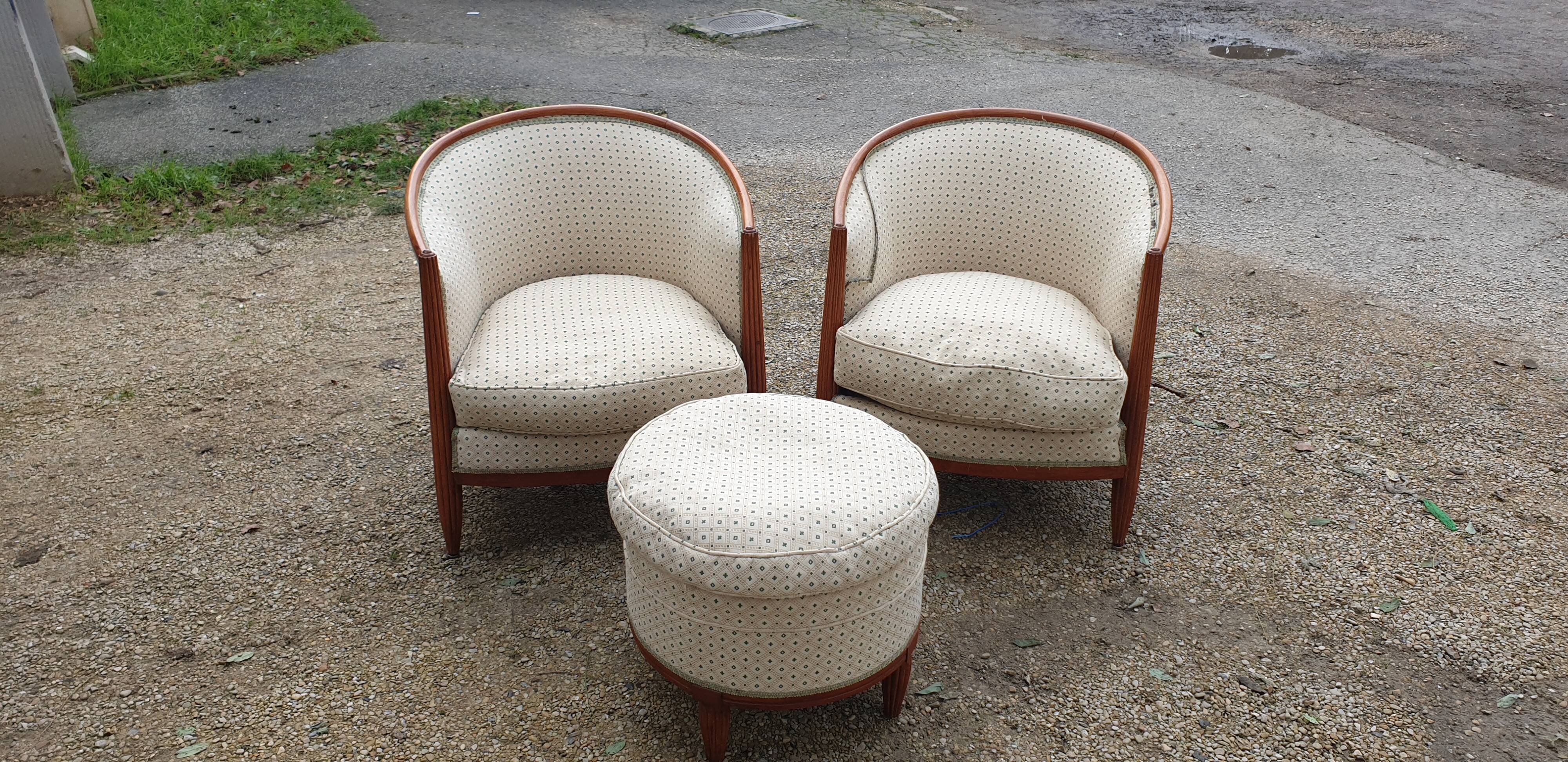 Paire de fauteuils et pouf Louis XVI