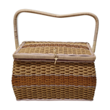 Vintage sewing box in rattan and scoubidou