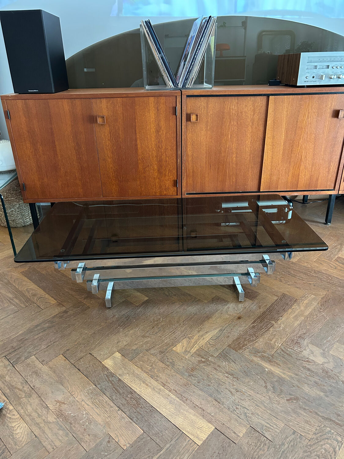 70s design coffee table in rectangular glass with chrome legs.