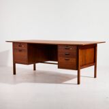 Model 207 rosewood desk by Arne Vodder