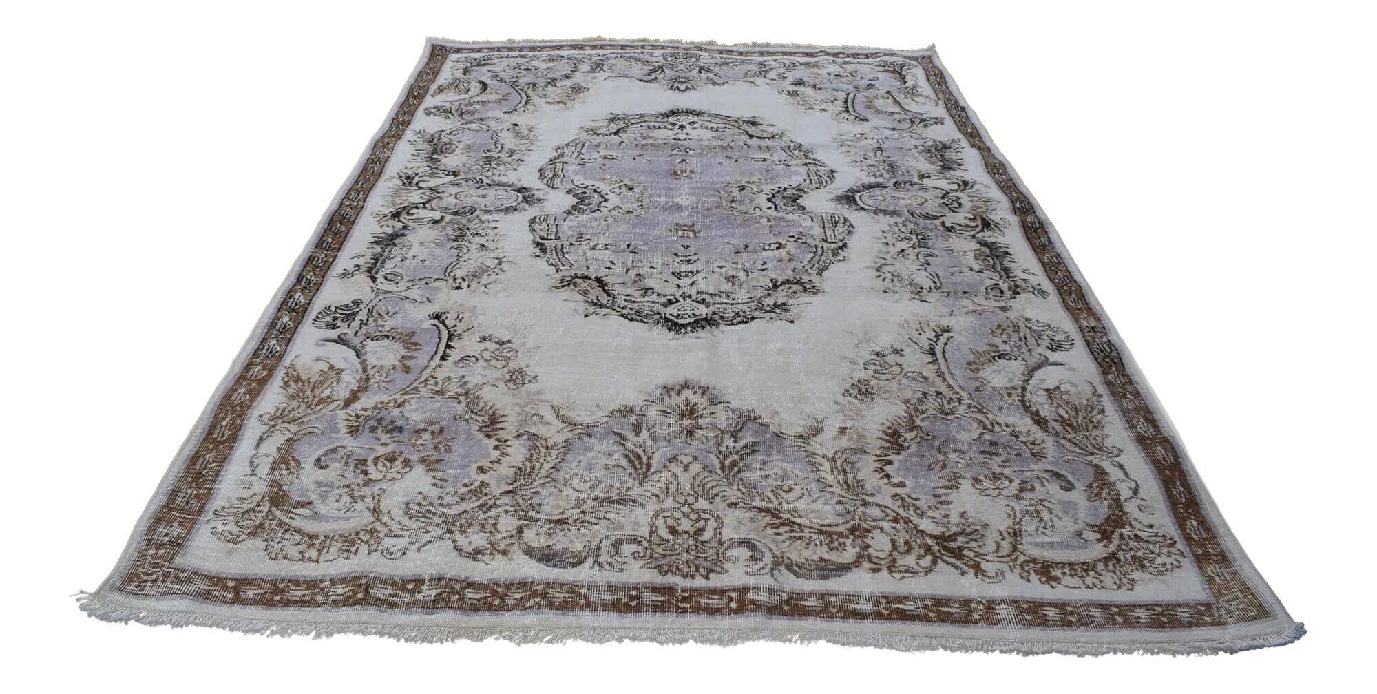 Vintage handmade Turkish rug 210x314 cm