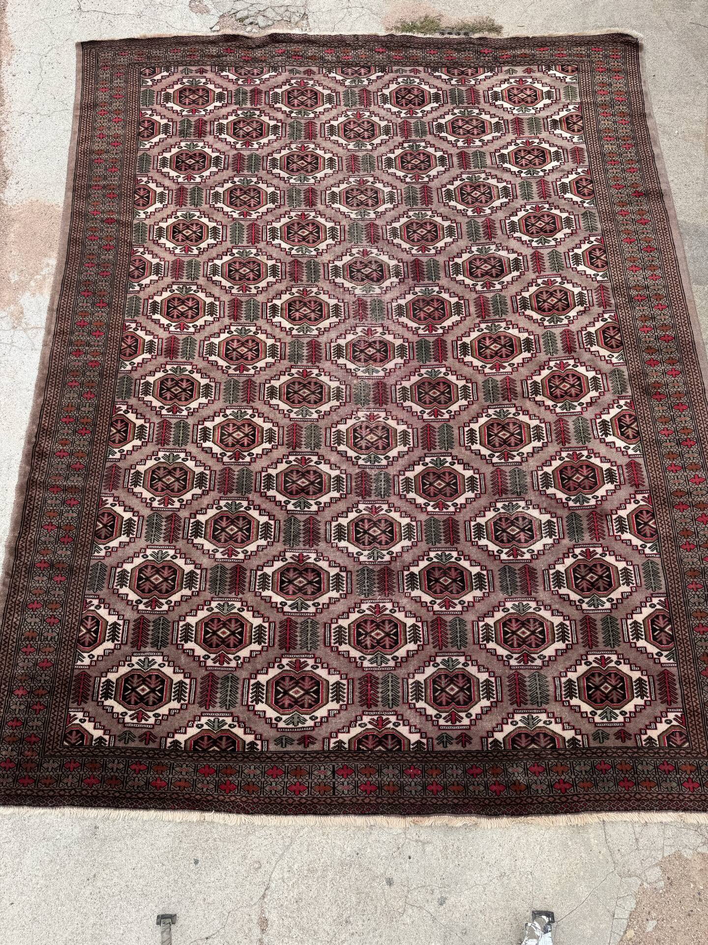 Large antique Bukhara carpet (300X375cm)