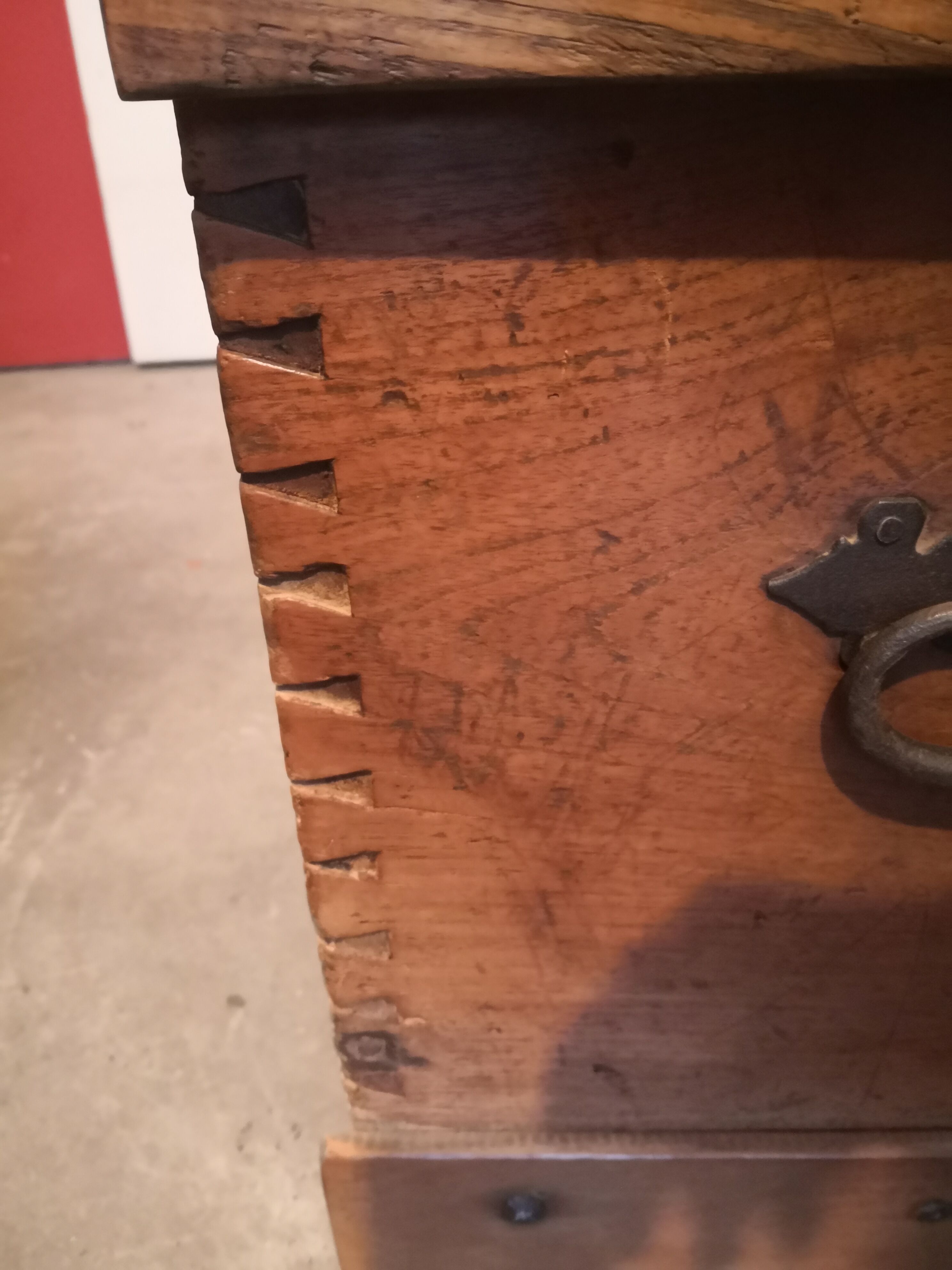 Solid wood chest