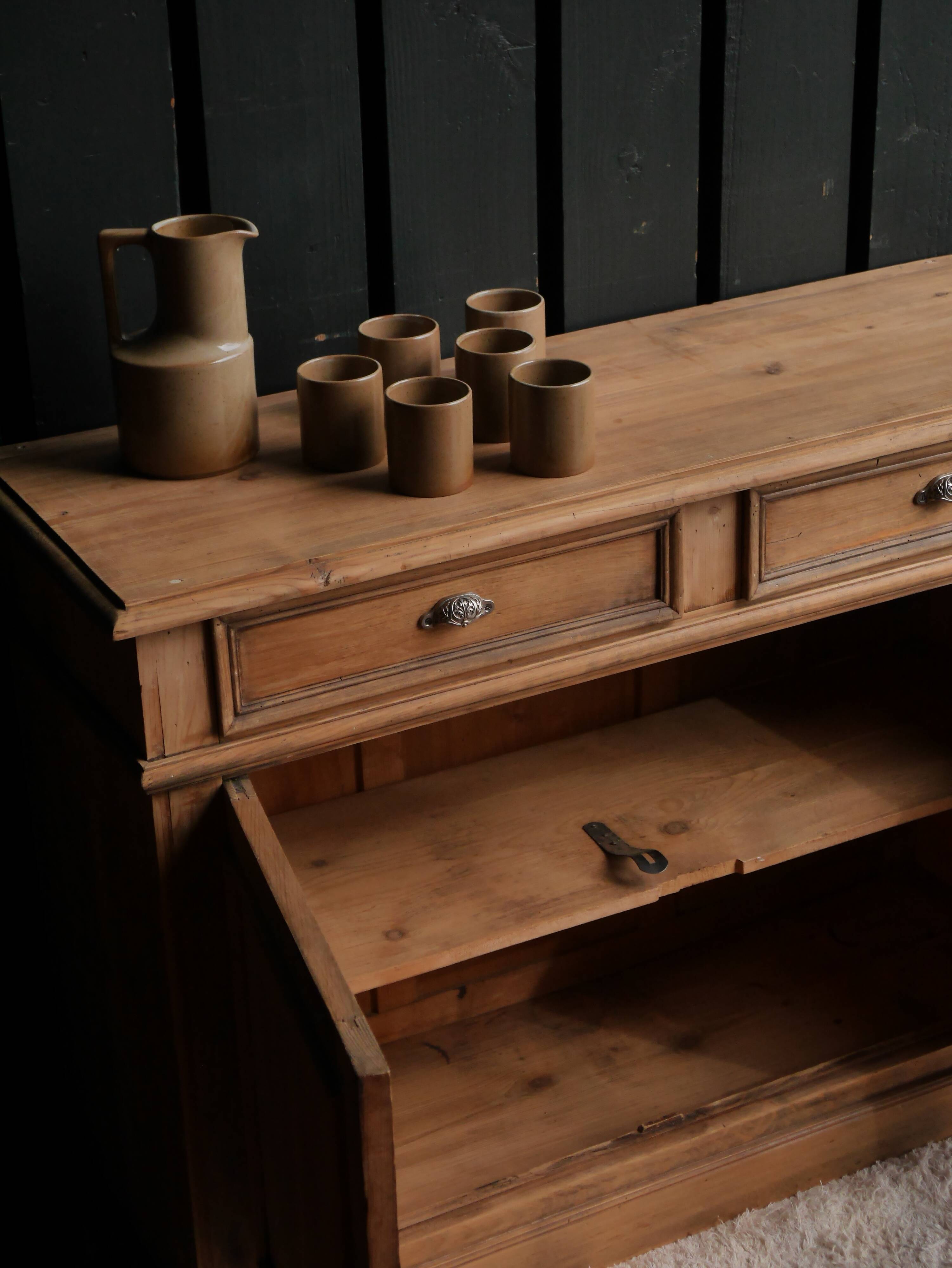 Parisian chest