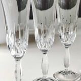 Lot 5 Large champagne flutes in cut crystal. Diamond drop/point patterns. High 20.5 cm