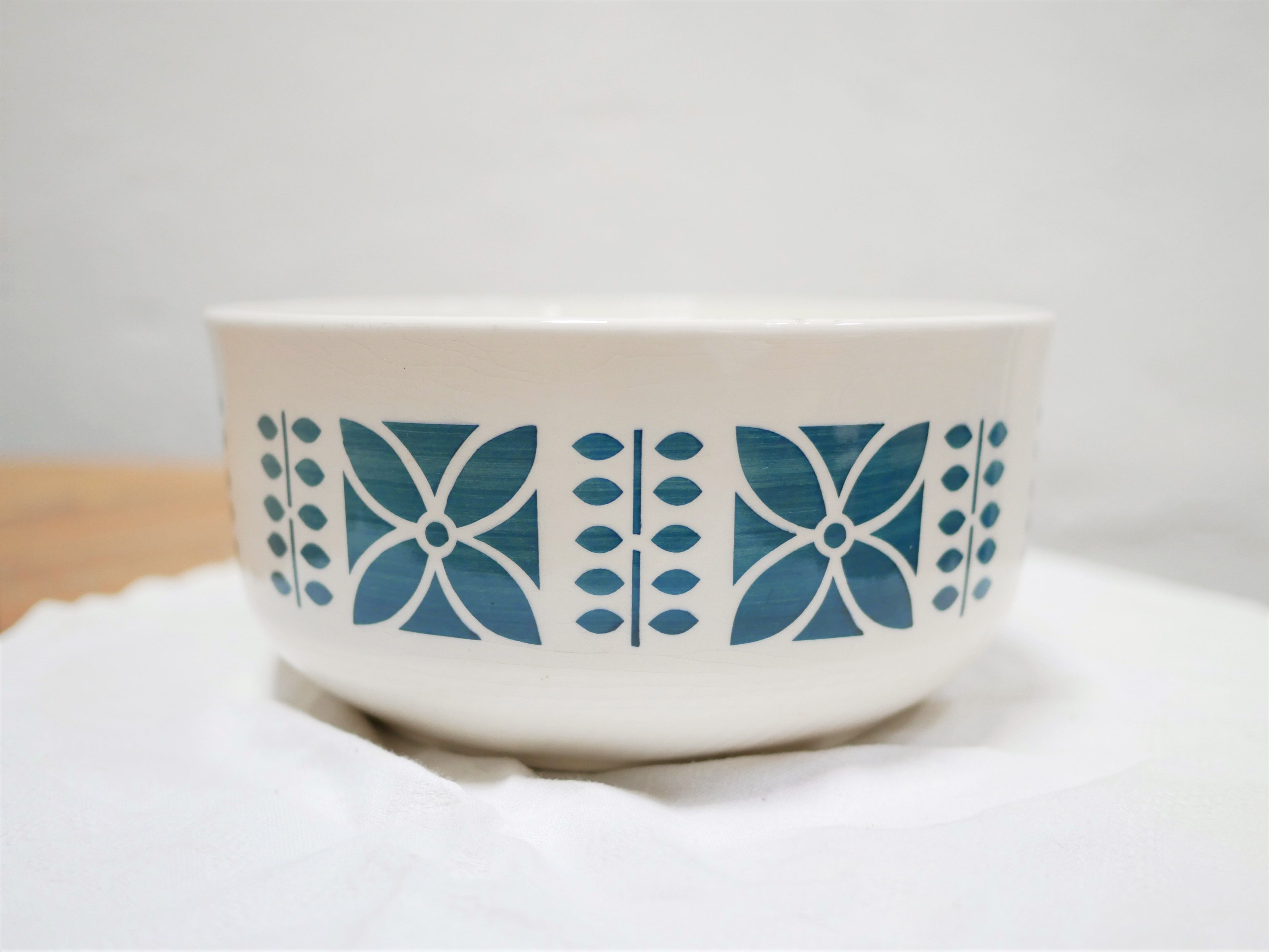 Set of 5 vintage ceramic bowls and bowls