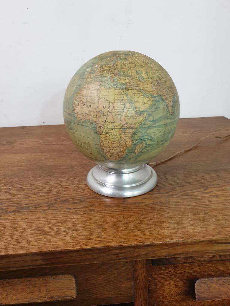 Globe lamp