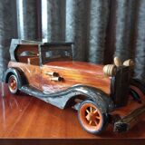 Jouet voiture en bois verni