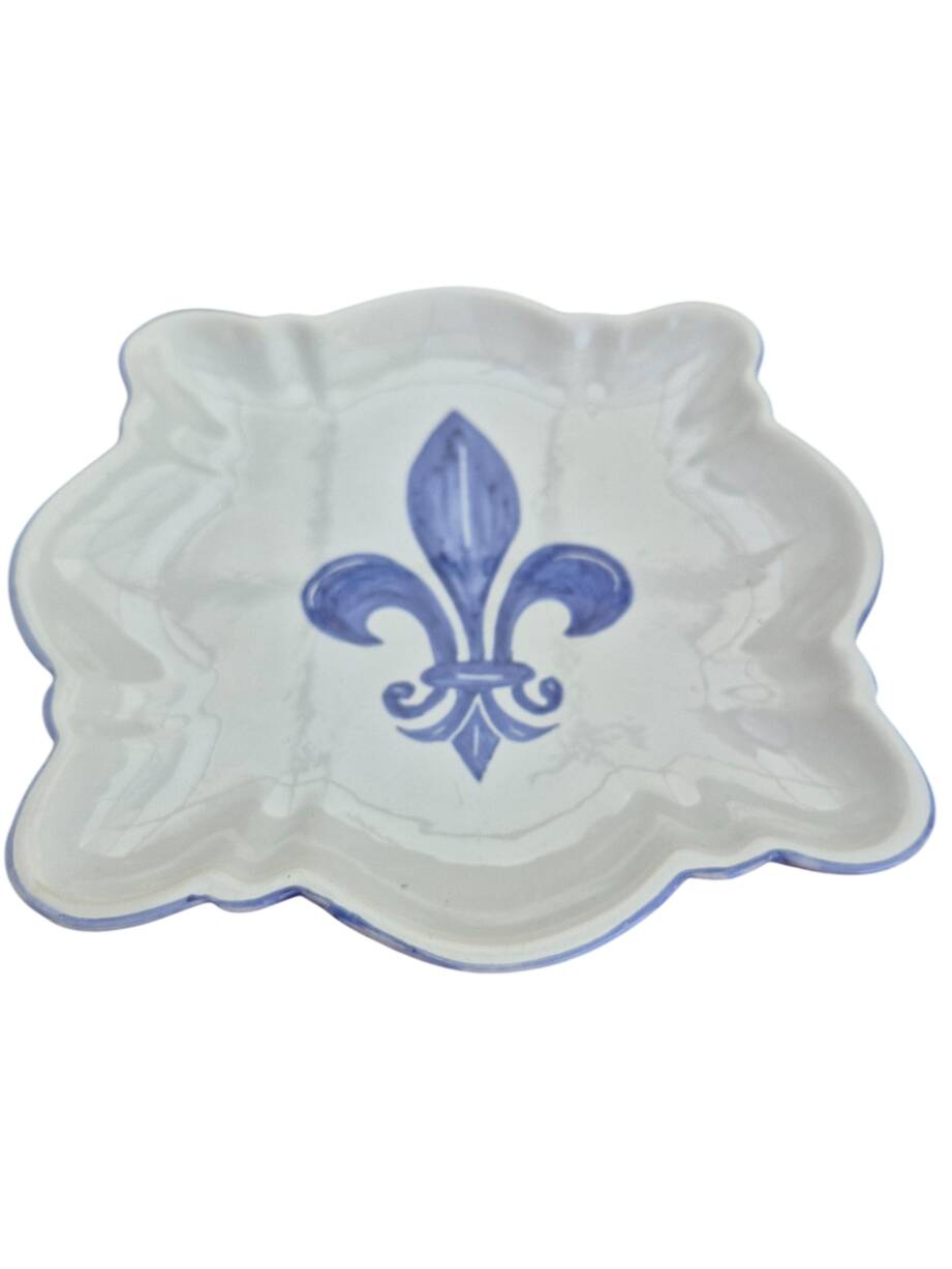 2 ceramic plates