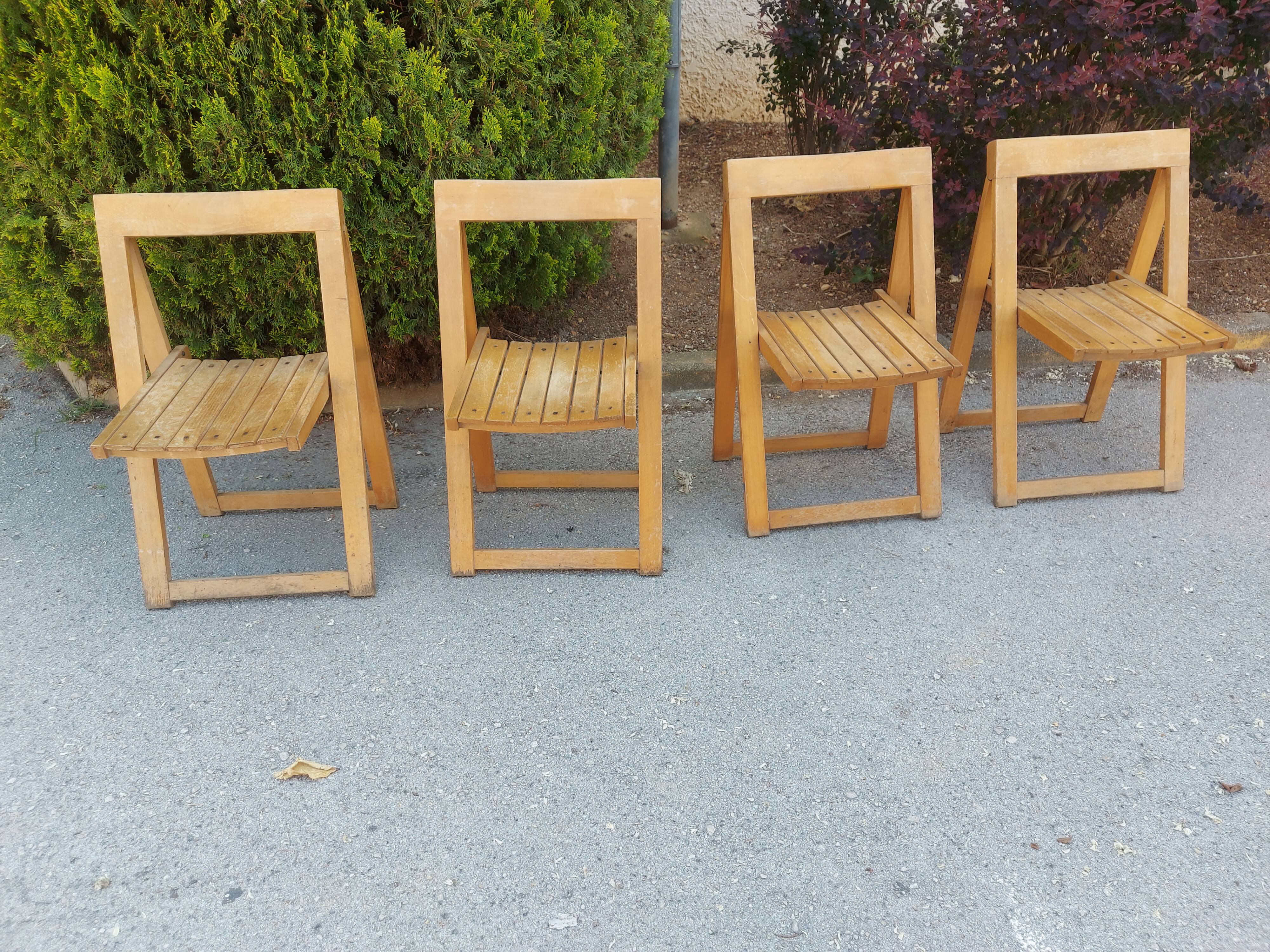 4 folding chairs