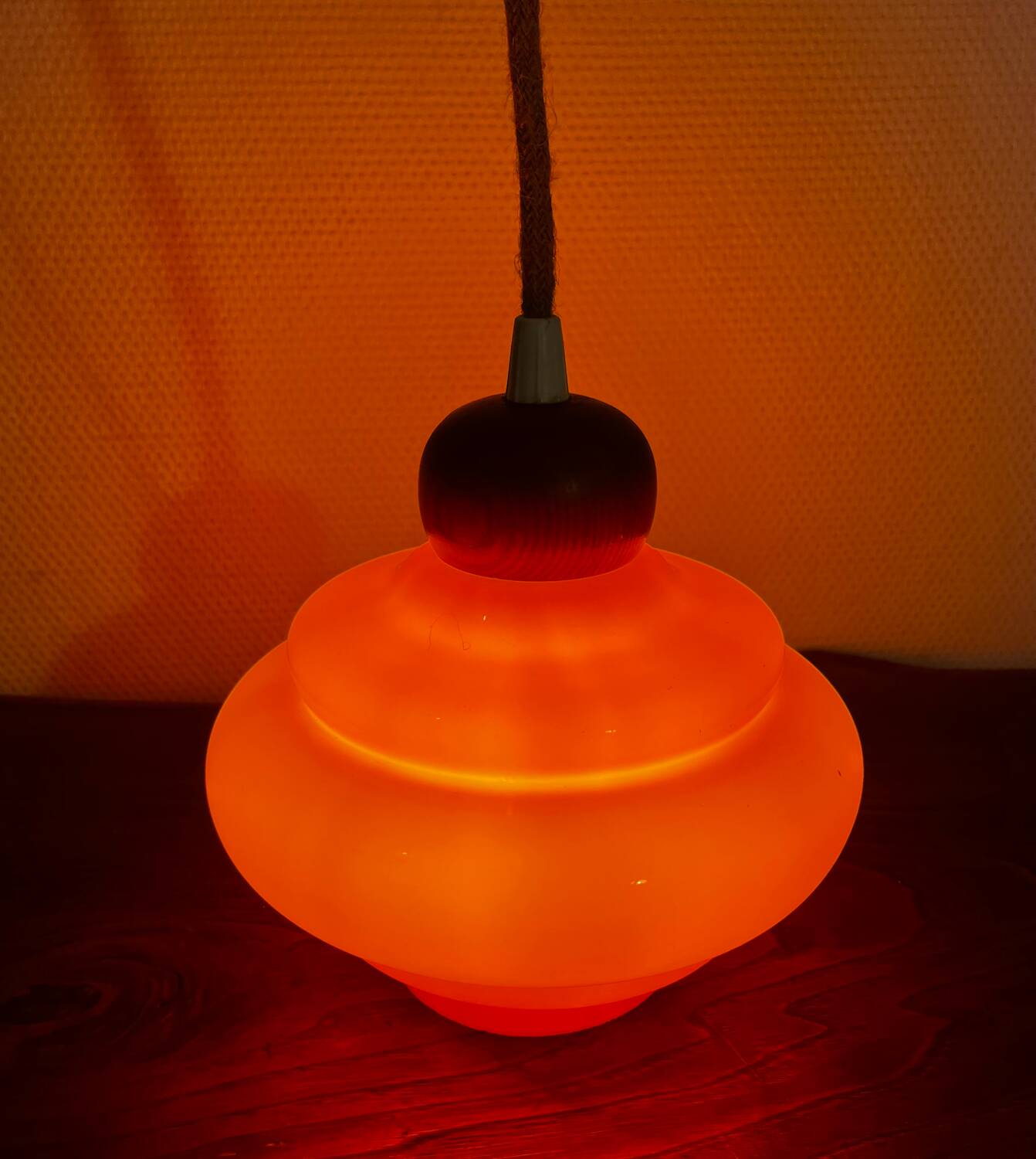 Suspension vintage orange verre opalin