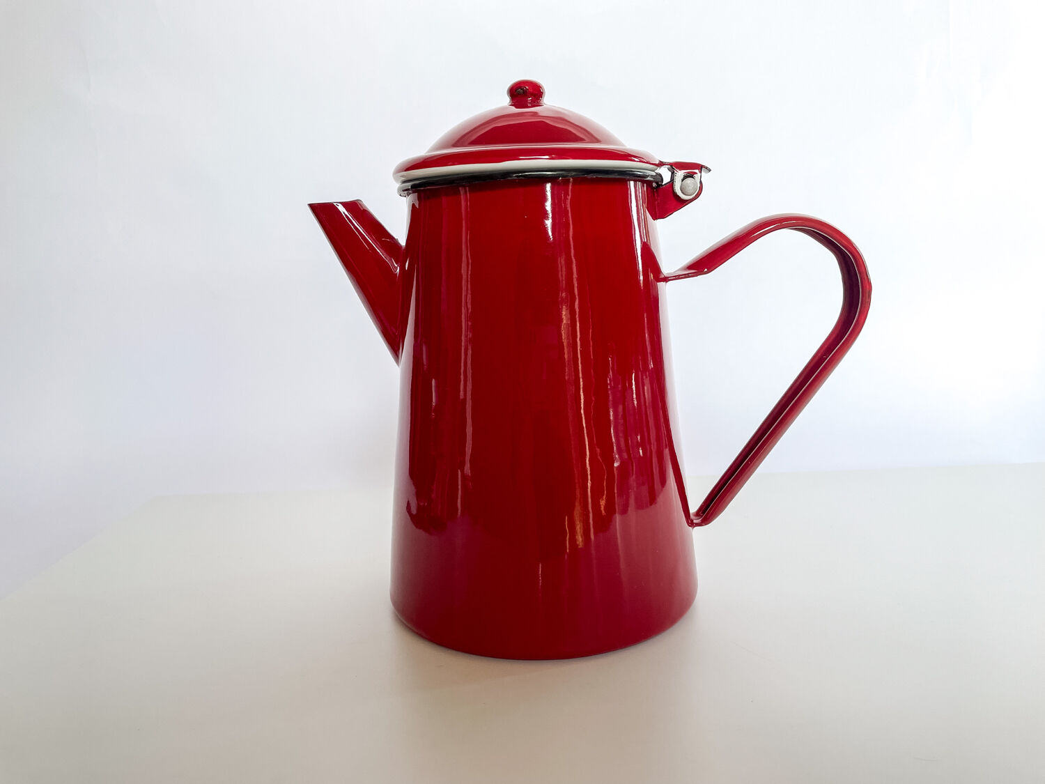 Red enamelled coffee maker