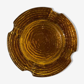 Empty chiseled pocket in amber glass